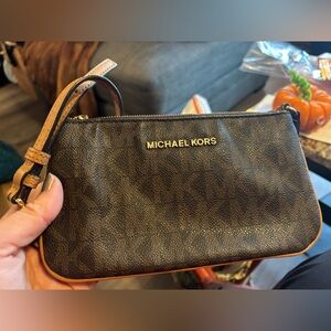 EUC Michael Kors Jet Set Signature Brown Wristlet w/ Adjustable Strap UNISEX
